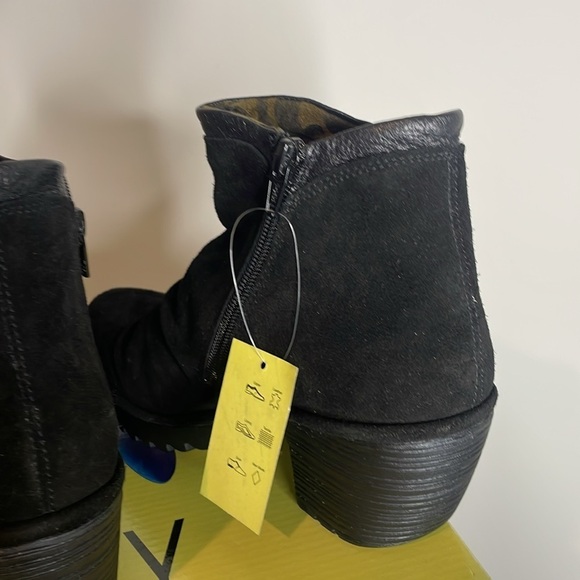 SOLD Fly London | Women’s Black Suede Bootie Size 8 New in Box - Picture 5 of 7
